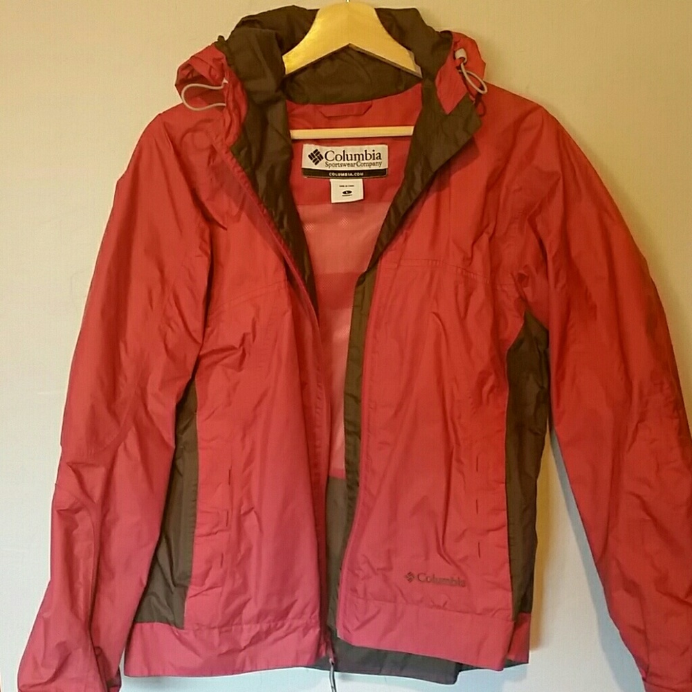 Columbia rain and windbreaker, size large